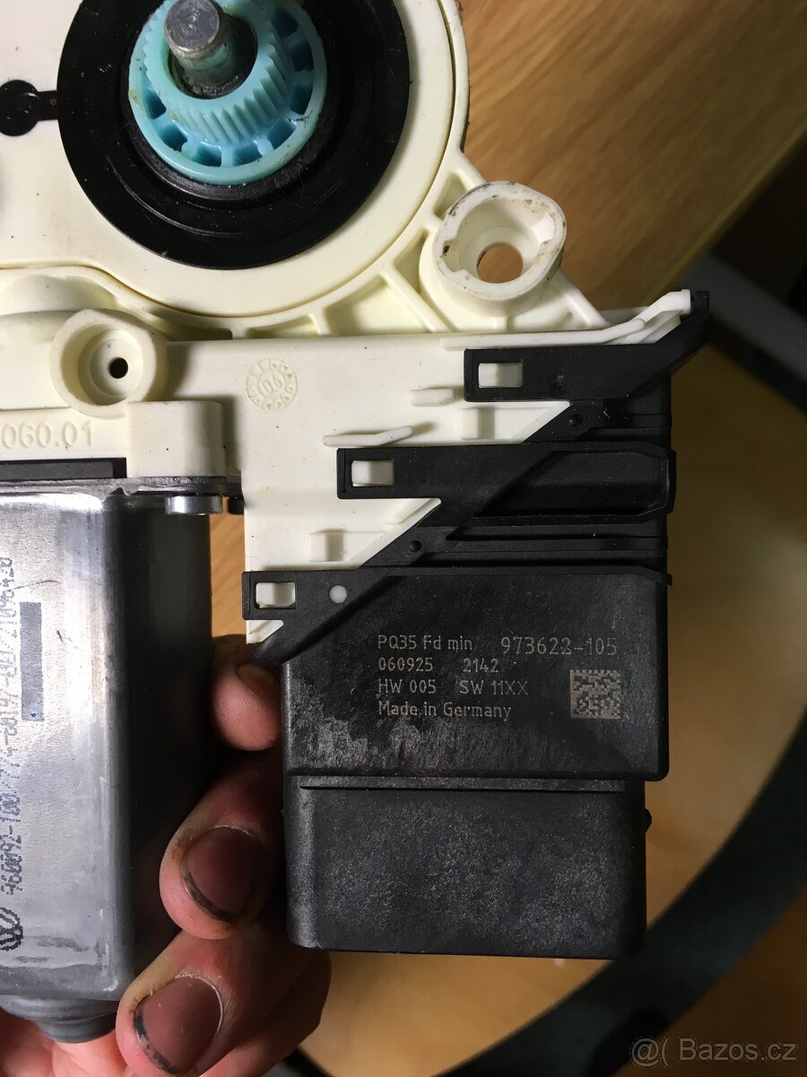 motor stahovačky passat b6. - 2