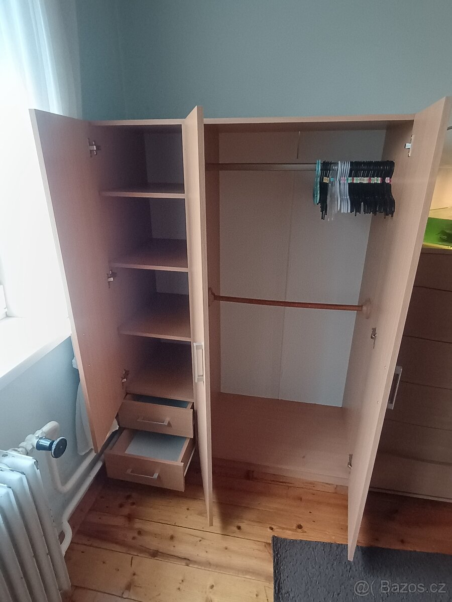 Šatní skříň - 2