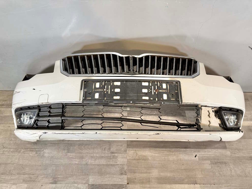 ŠKODA SUPERB 2 FACELIFT - nárazník + maska KO 3T0807221K - 2