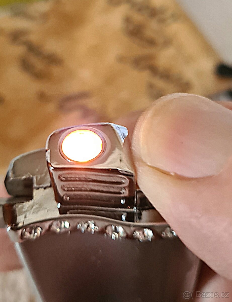 Luxusní zapalovač Aristo Diamond turbo plamen a svítící diod - 2