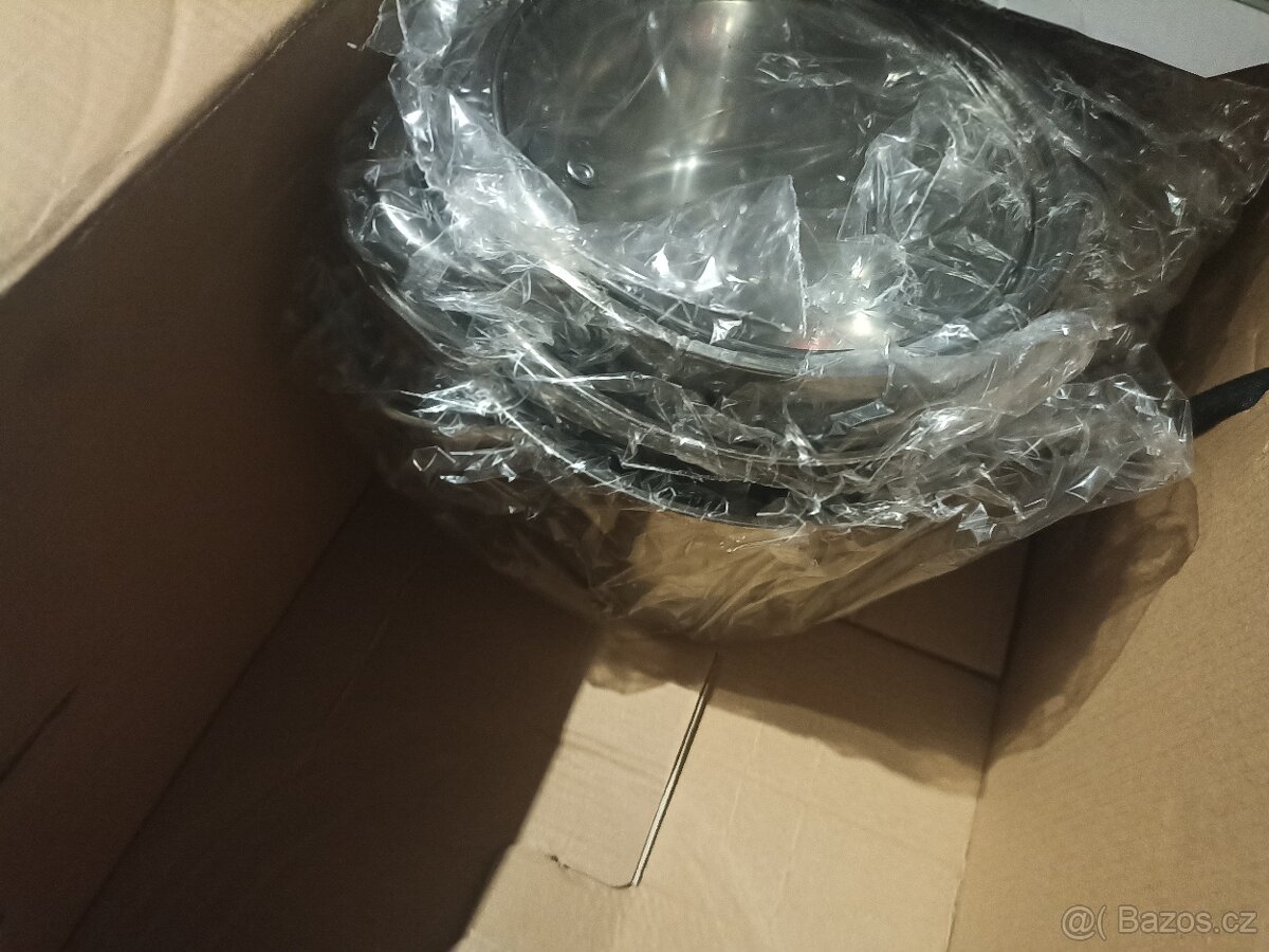 sada nerezových hrnců - 2