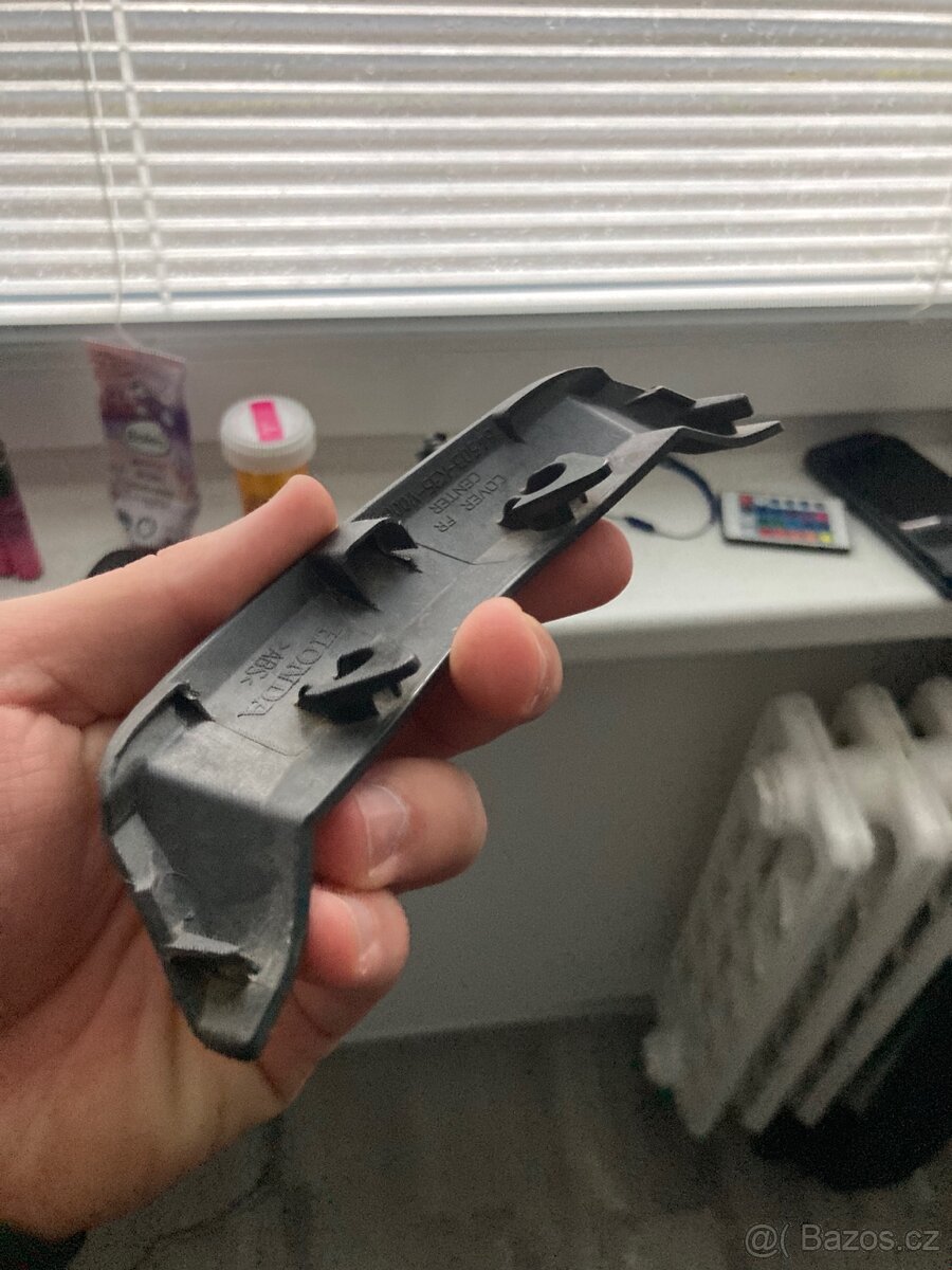 Plast pod Světlo na Honda Pcx 14-17 - 2