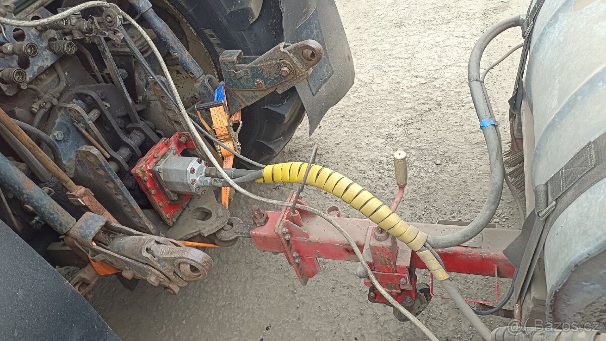 Zametací stroj tažený. - 2