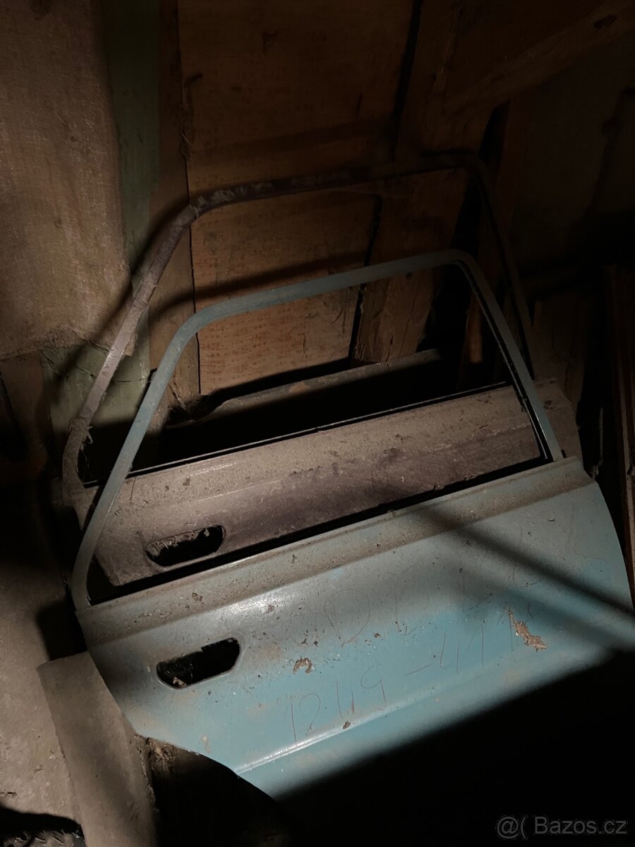 Pravé přední a zadní dveře Škoda 120 - 2