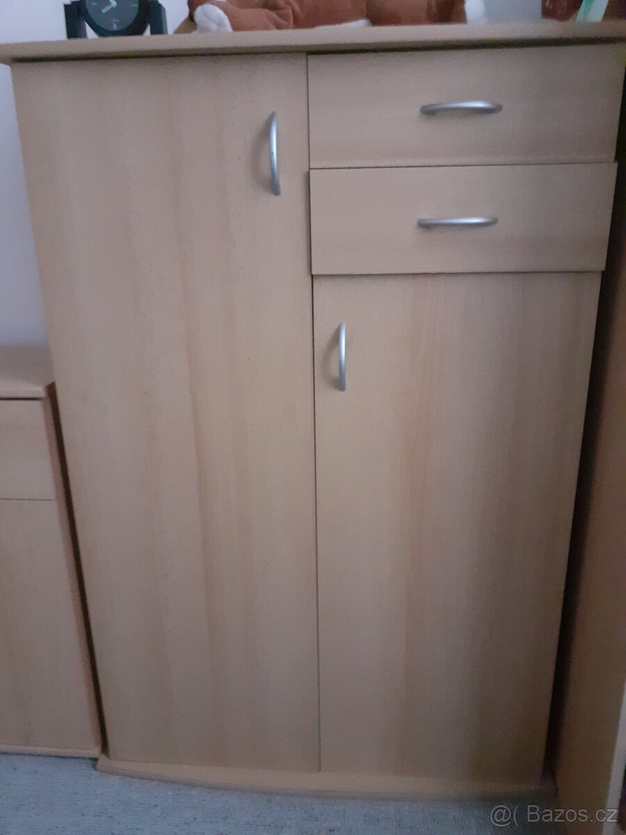 2 šatní skříně - 2