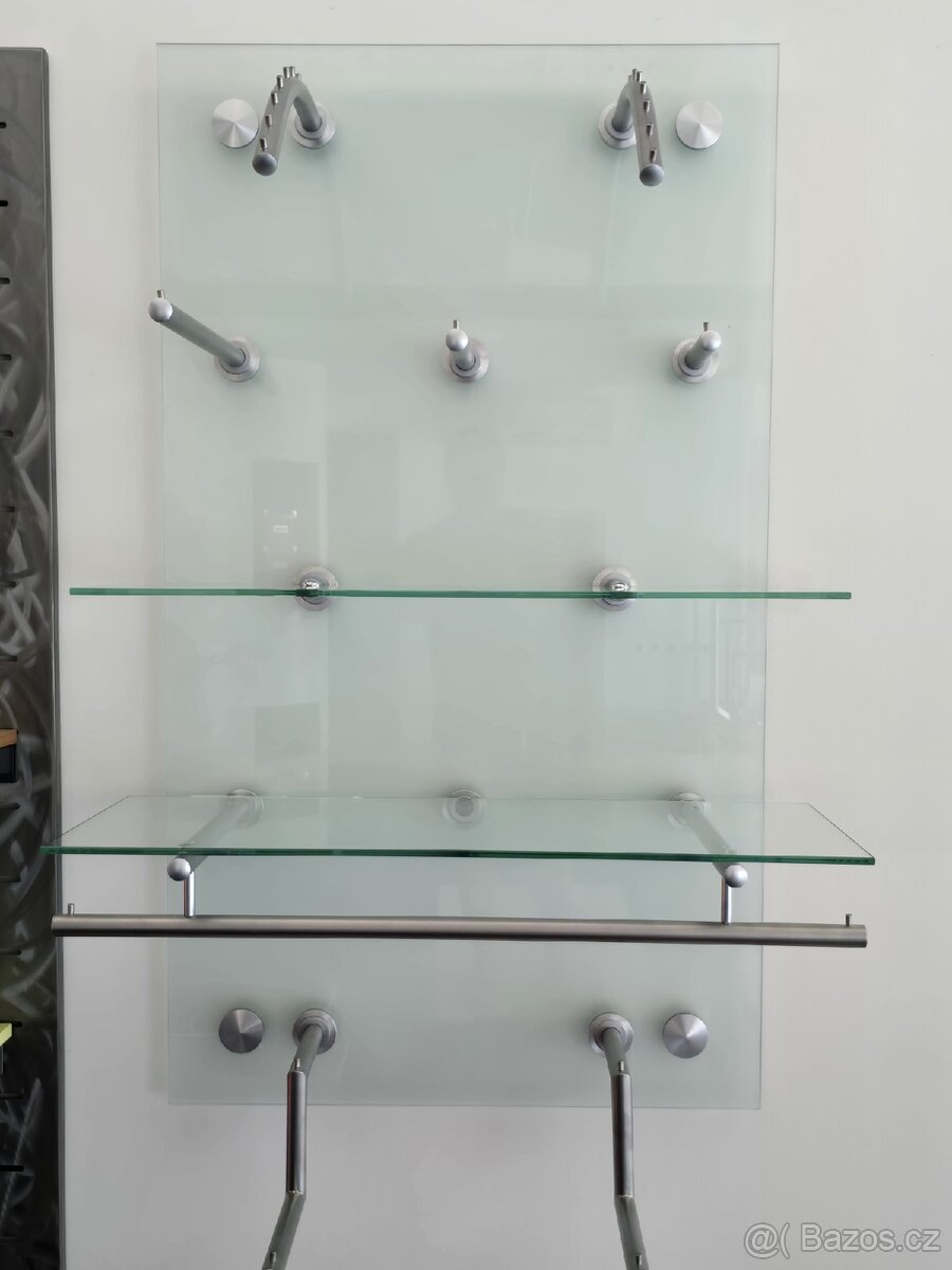 Výstavní - prodejní skleněný panel s adaptéry - 2