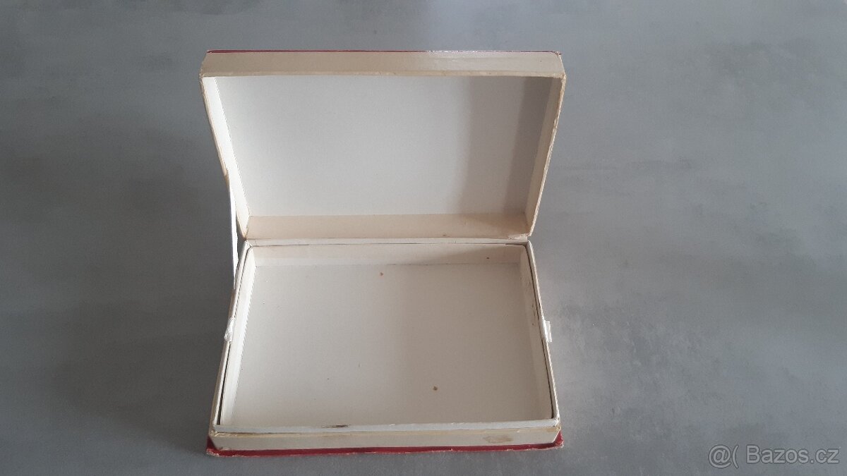 Stará papírová krabička - 2