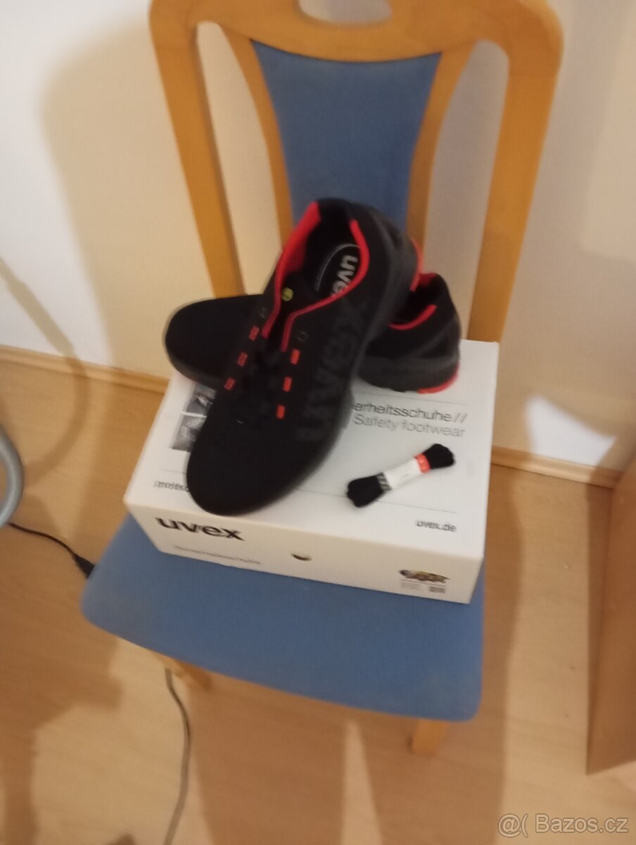 Pracovní boty UVEX vel 44 - 2