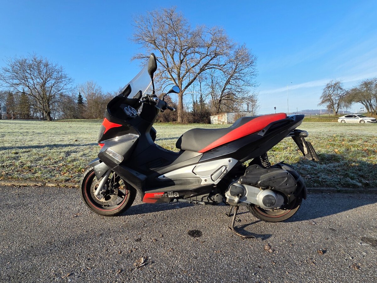 Aprilia SR 300 Max - 2