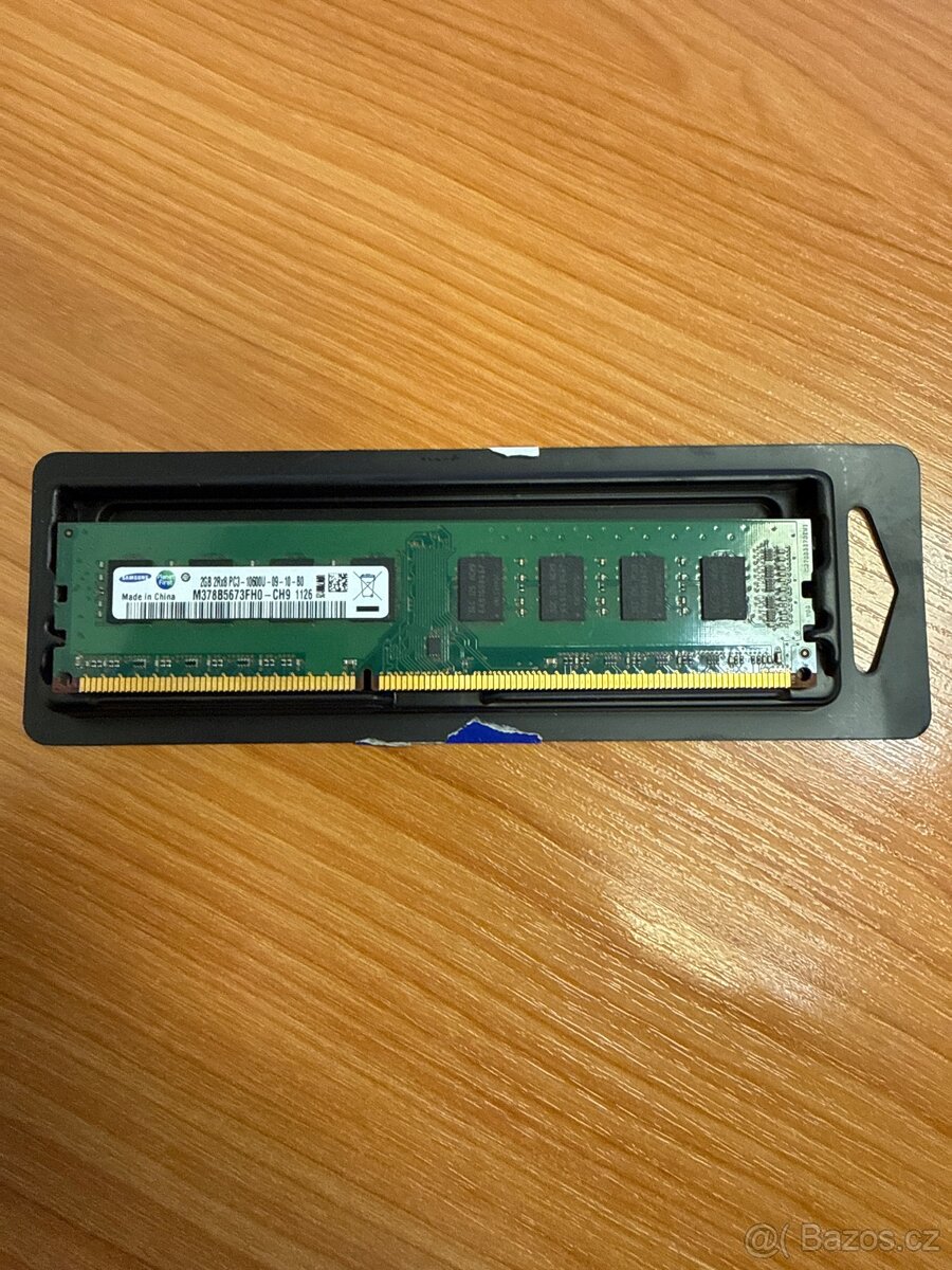 2 GB RAM Samsung DDR3. - 2