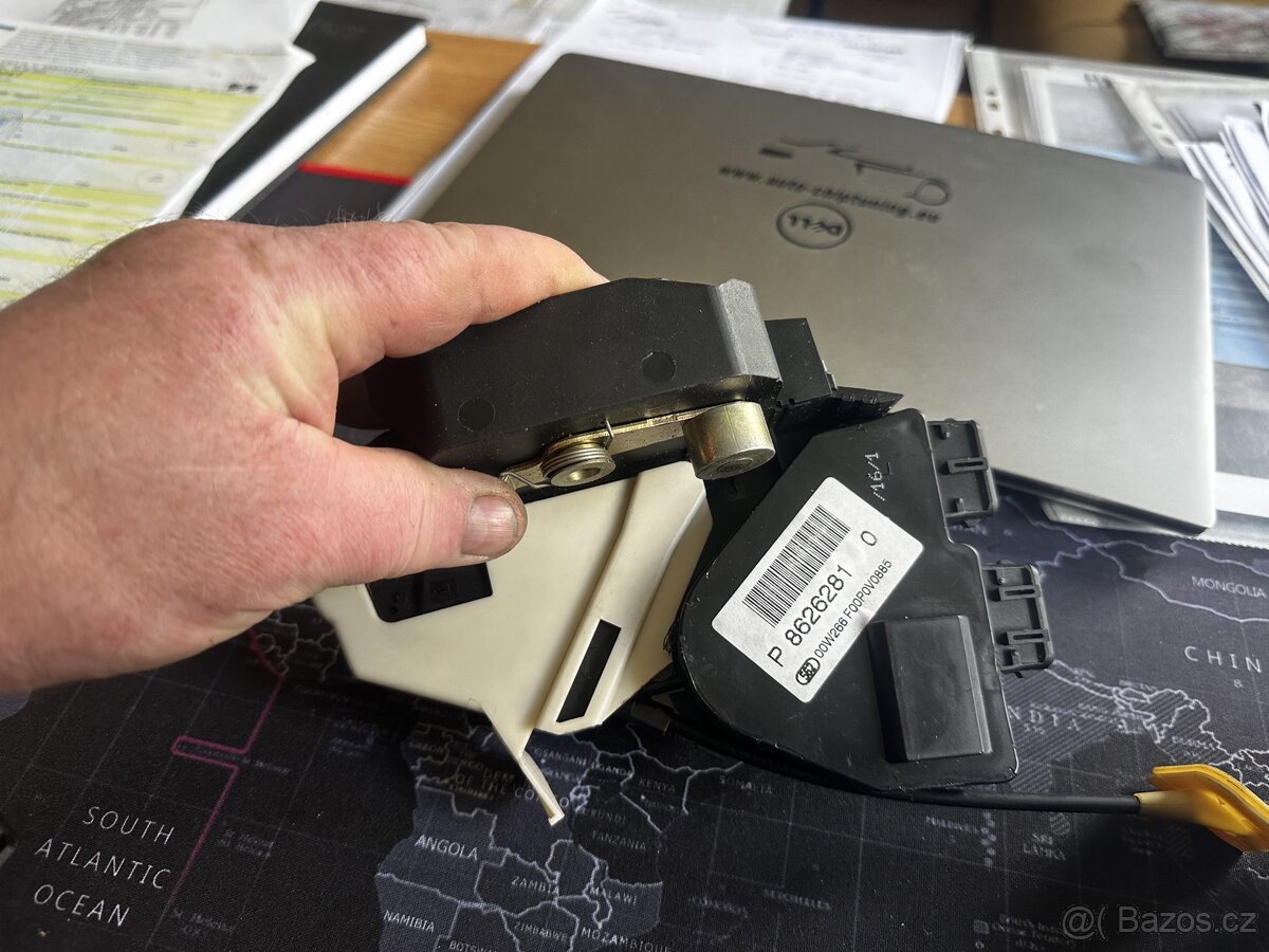 Zámek Volvo V70 - 2