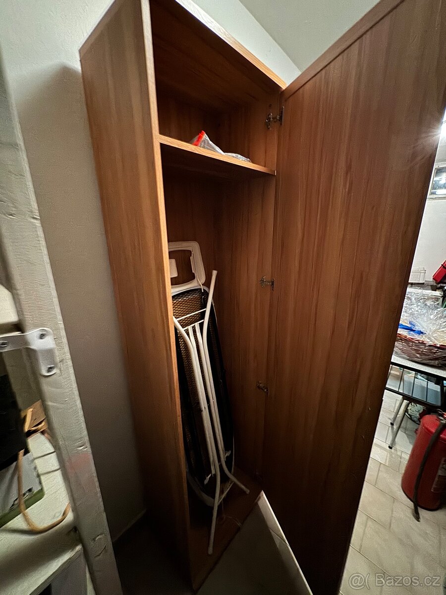 Skříň (šatní / úložná) - 2
