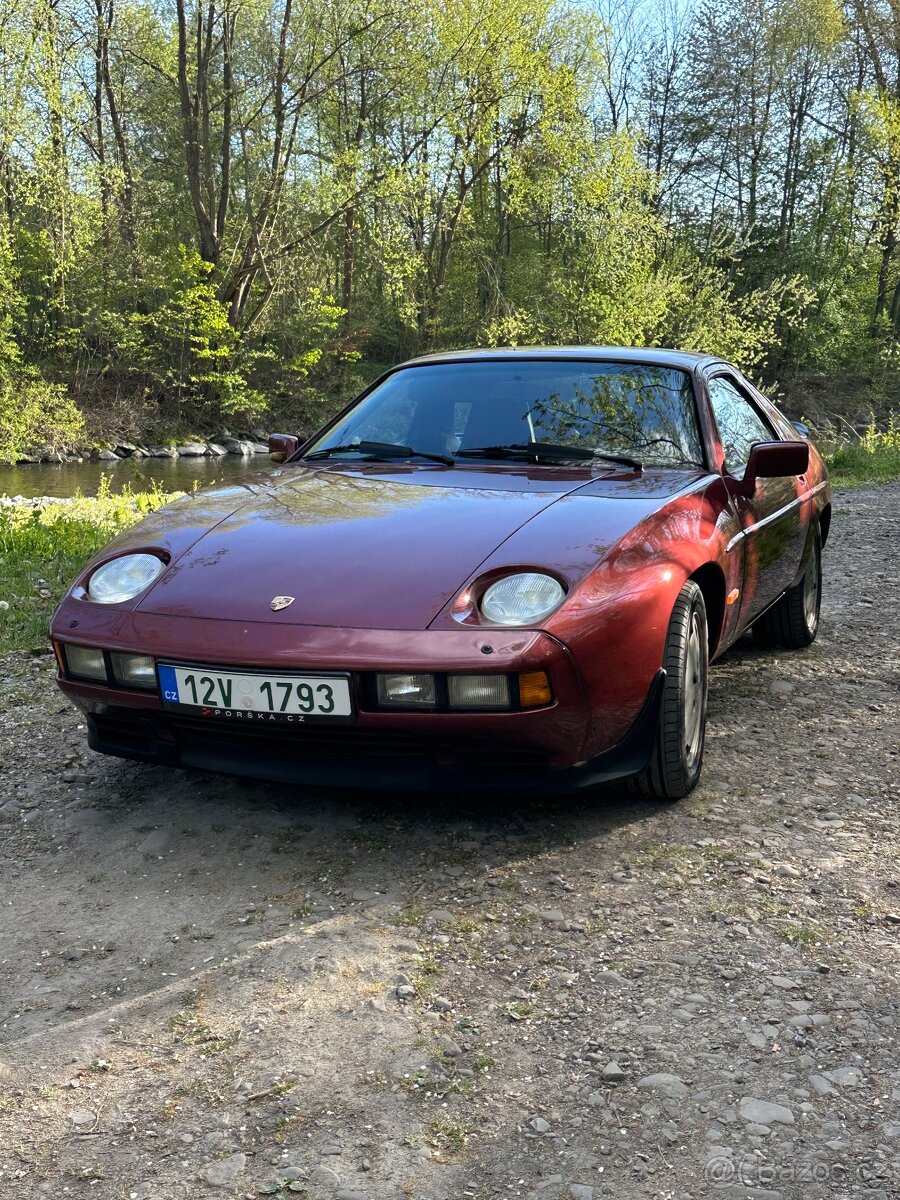 PORSCHE 928S - 2
