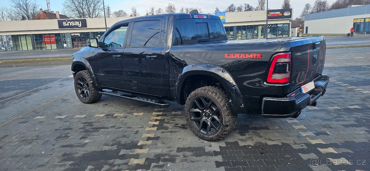 DODGE RAM LARAMIE 5.7 HEMI 4X4 401PS OFF-ROAD