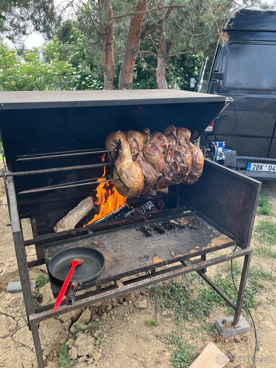 Gril na kýtu sele prase - 2