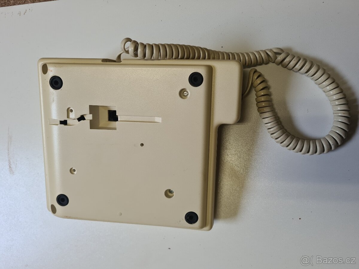 Retro tlačítkový telefon Alcatel - 2