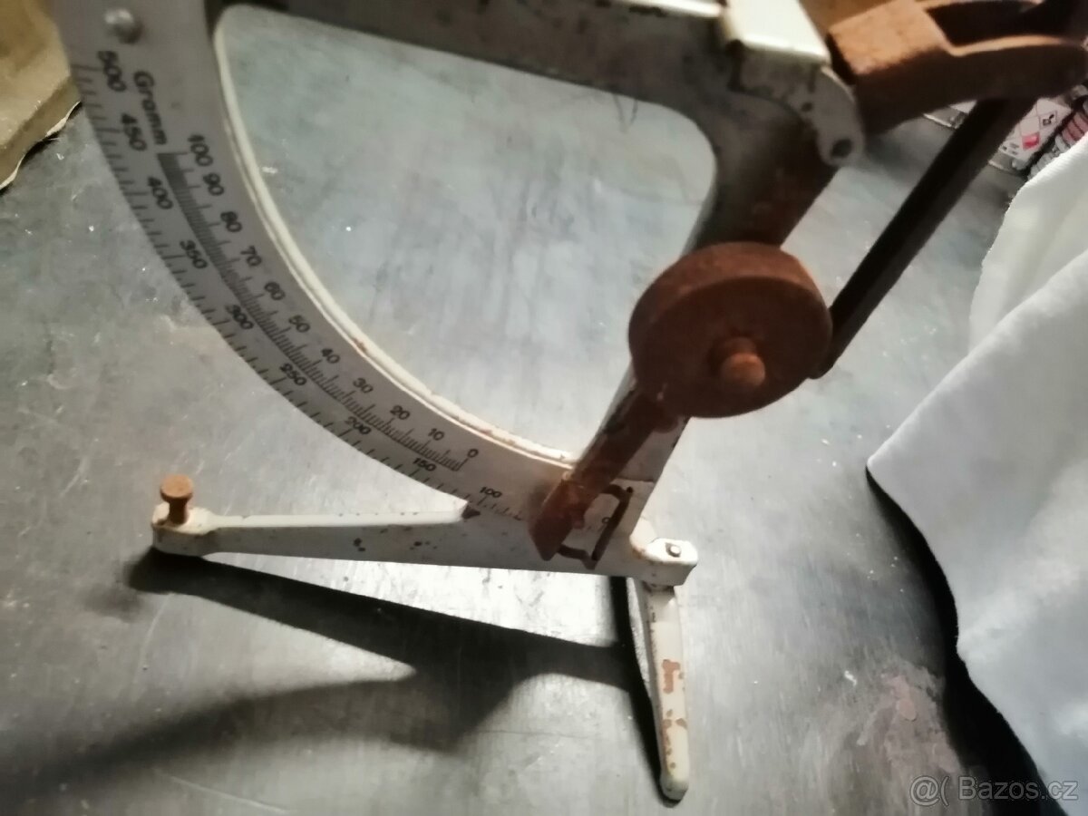 Poštovní váha. - 2