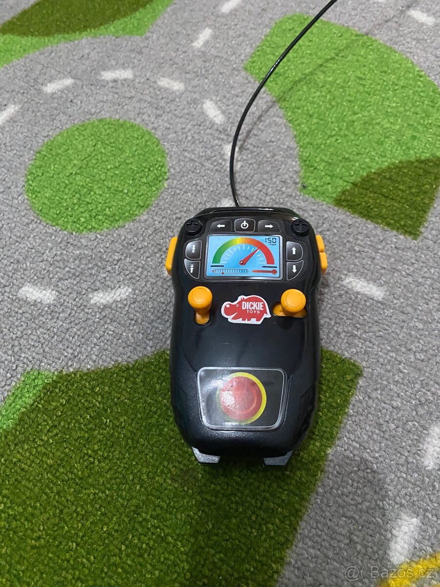 Stavební jeřáb na ovládání. - 2