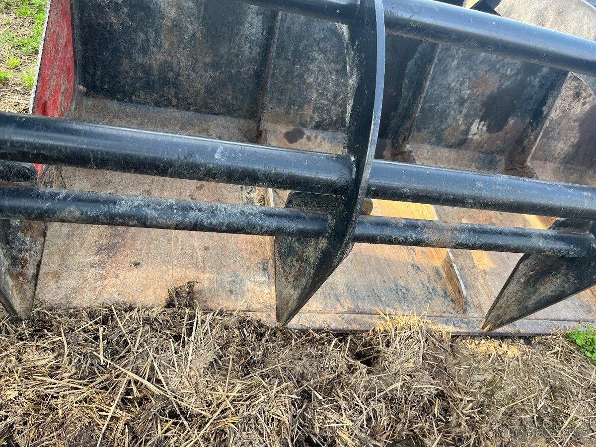 Multifunkční lopata s přidržovačem - 2