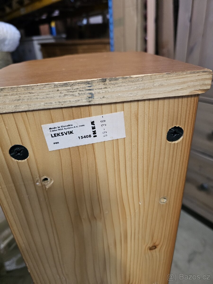 VĚŠÁK IKEA LEKSVIK S POLICÍ - 2