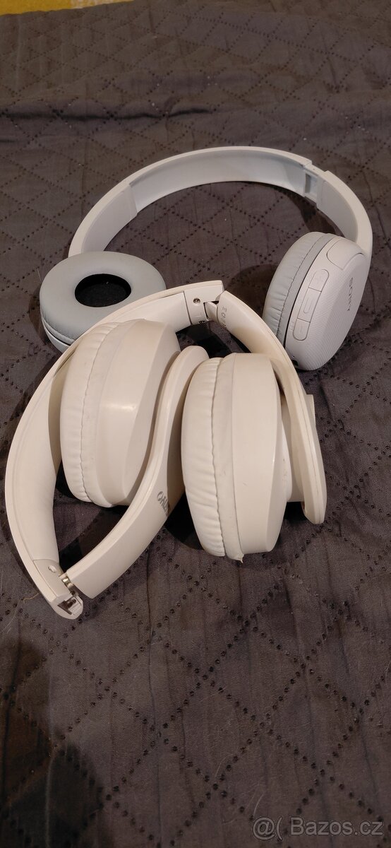 Sluchatka sony a ješté jedny...celkem 1300kč - 2