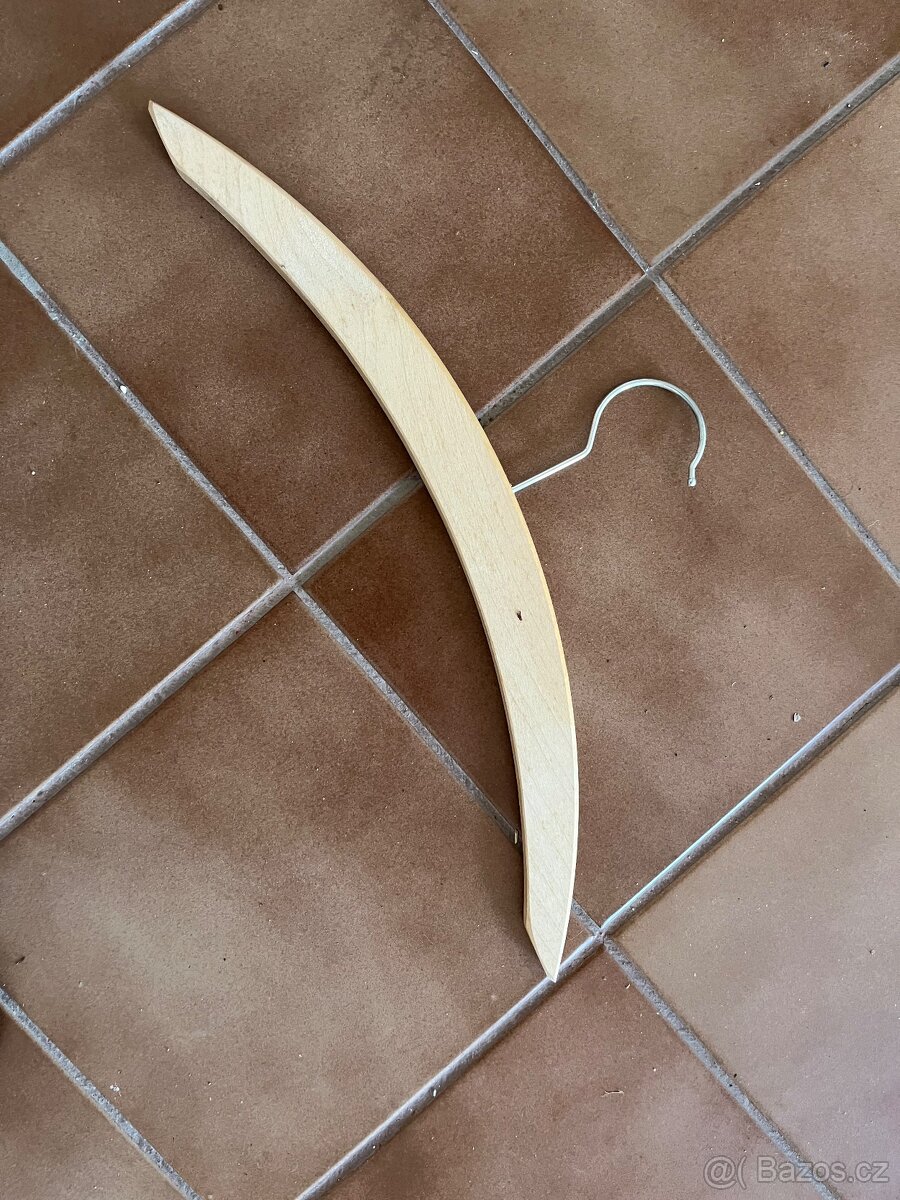 Dřevěná ramínka - 2