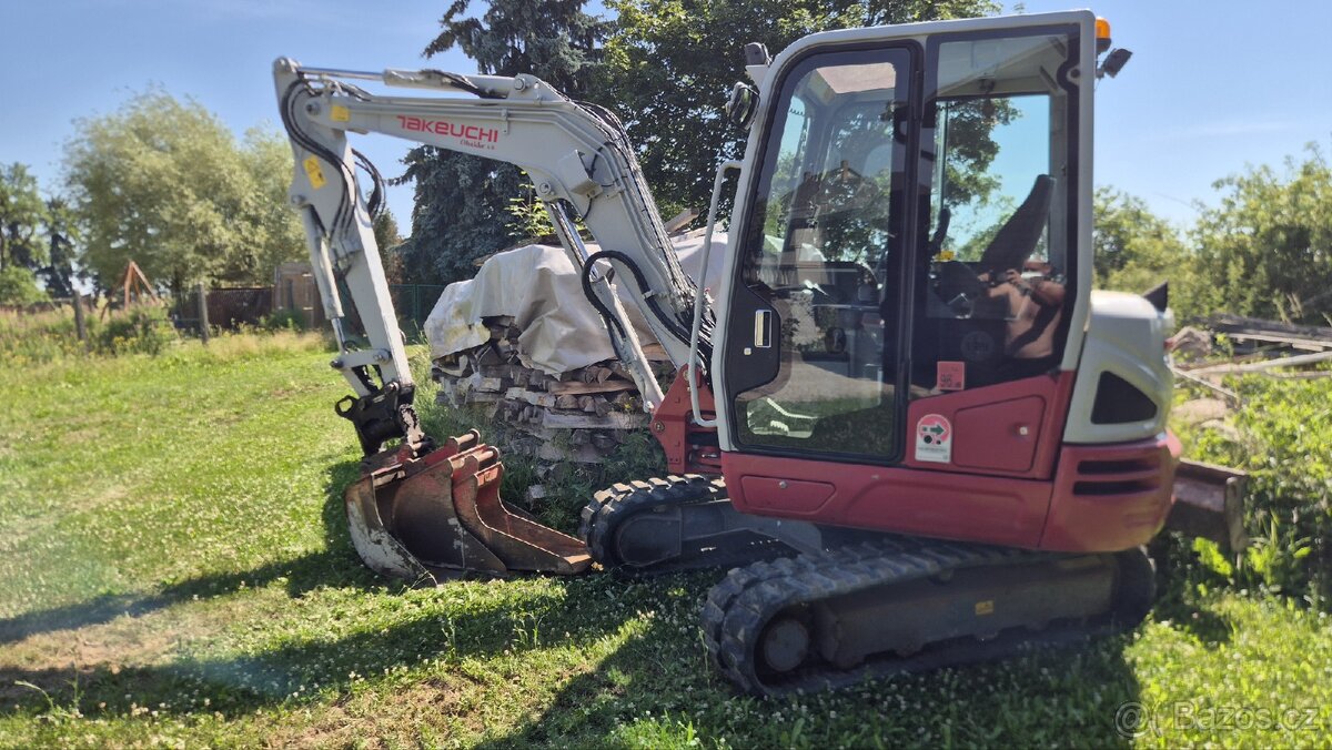 Takeuchi TB240. Powertil centralni mazani - 2