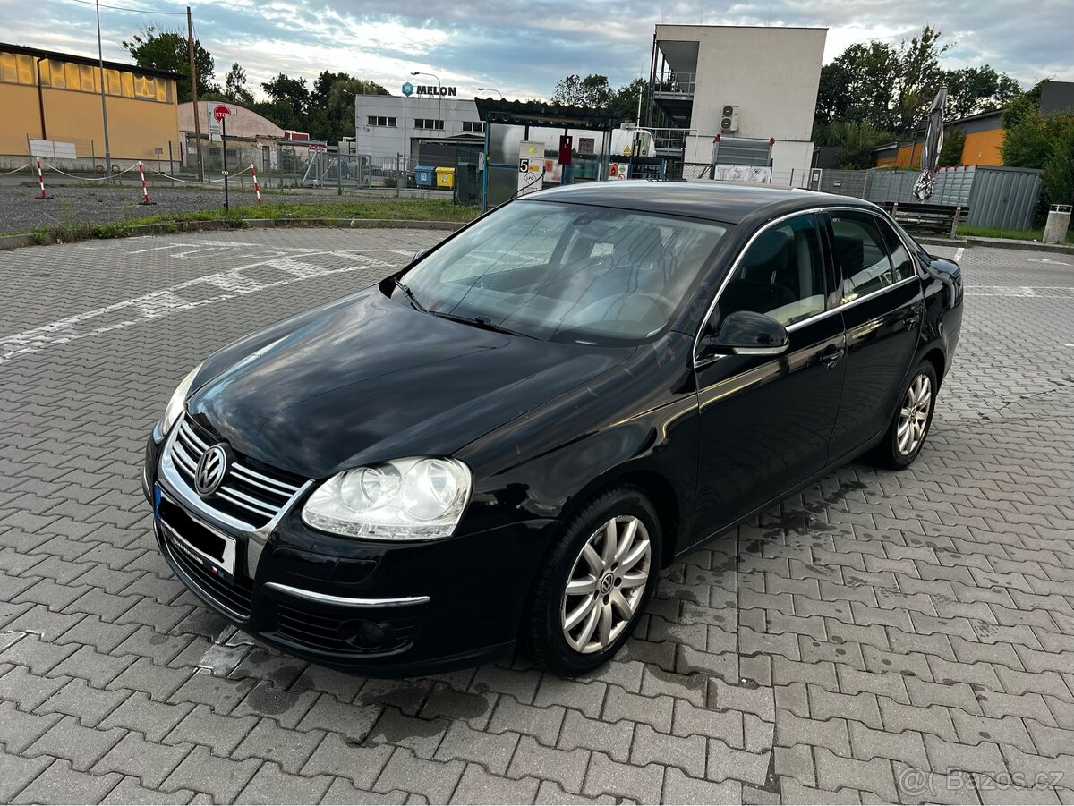 Volkswagen Jetta - 2
