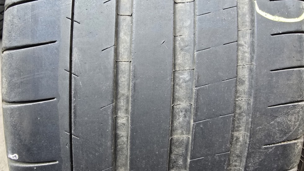 Letní pneu 235/35/19 Michelin - 2