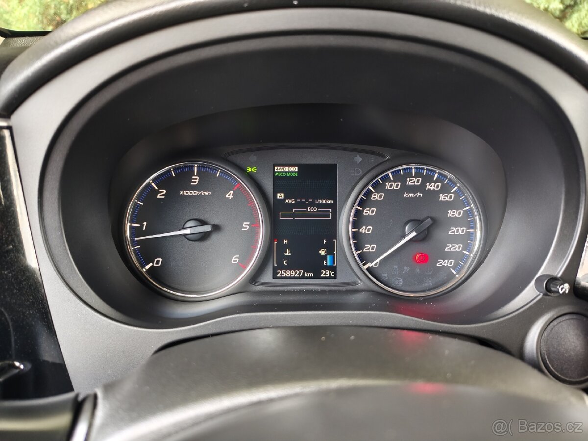 Mitsubishi Outlander 2.2 di-d - 2
