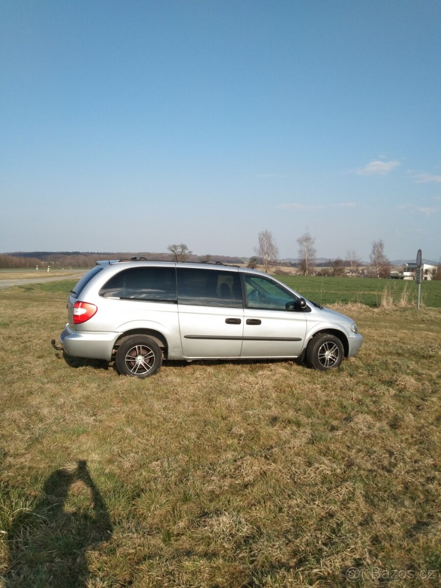 2003 Dodge Grand Caravan 3.3 V6 7 míst sleva - 2
