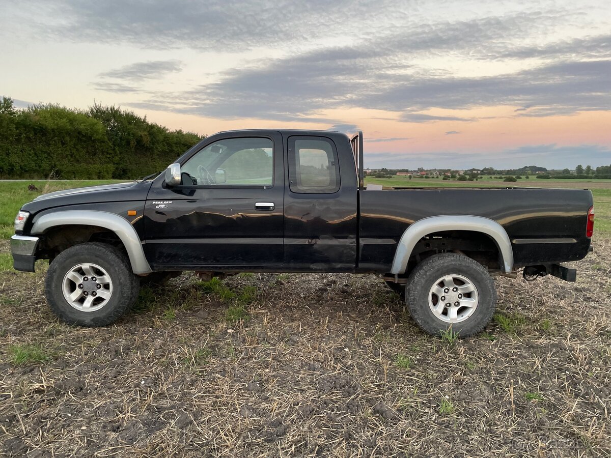Toyota Hilux D4D SR5 rok 2004