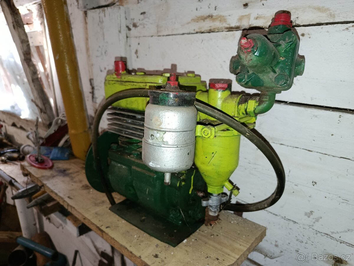 Starý masivní vzduchový kompresor - 2