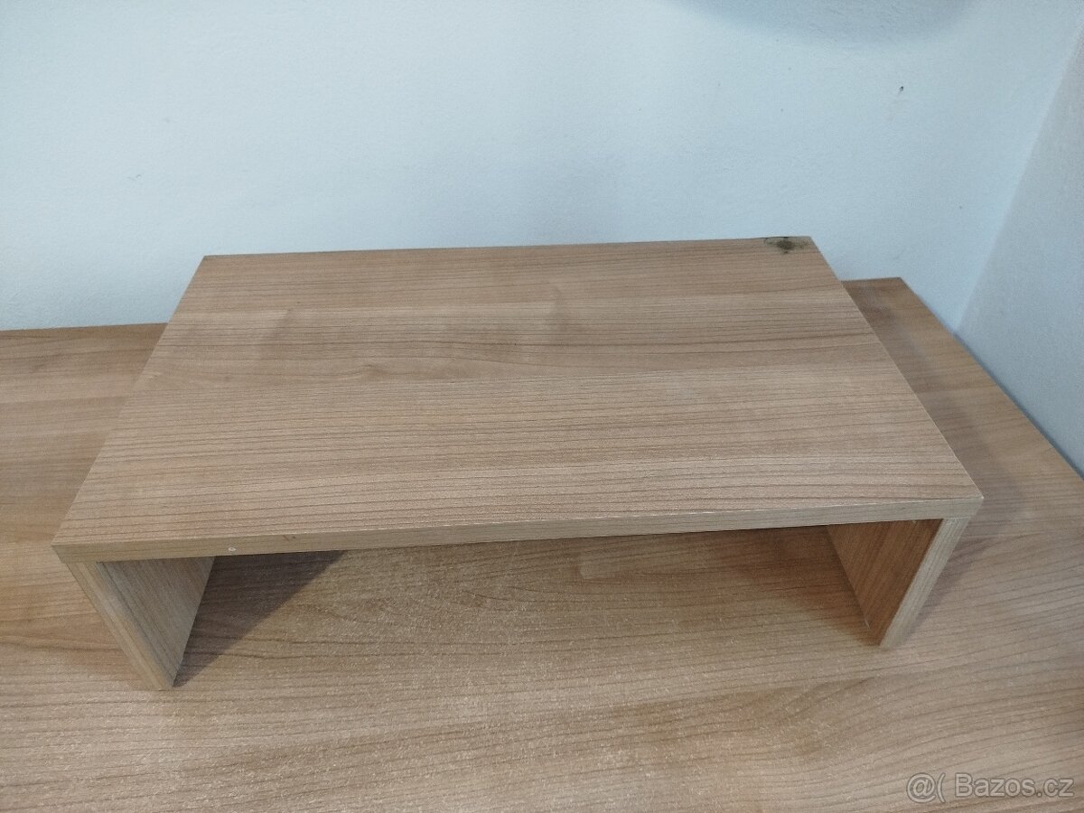 Psací stůl, komoda, dva stolky- regály - 2