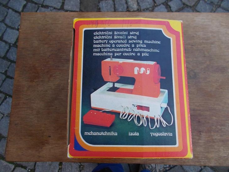 Retro hračka šicí stroj na baterie 70 léta - 2