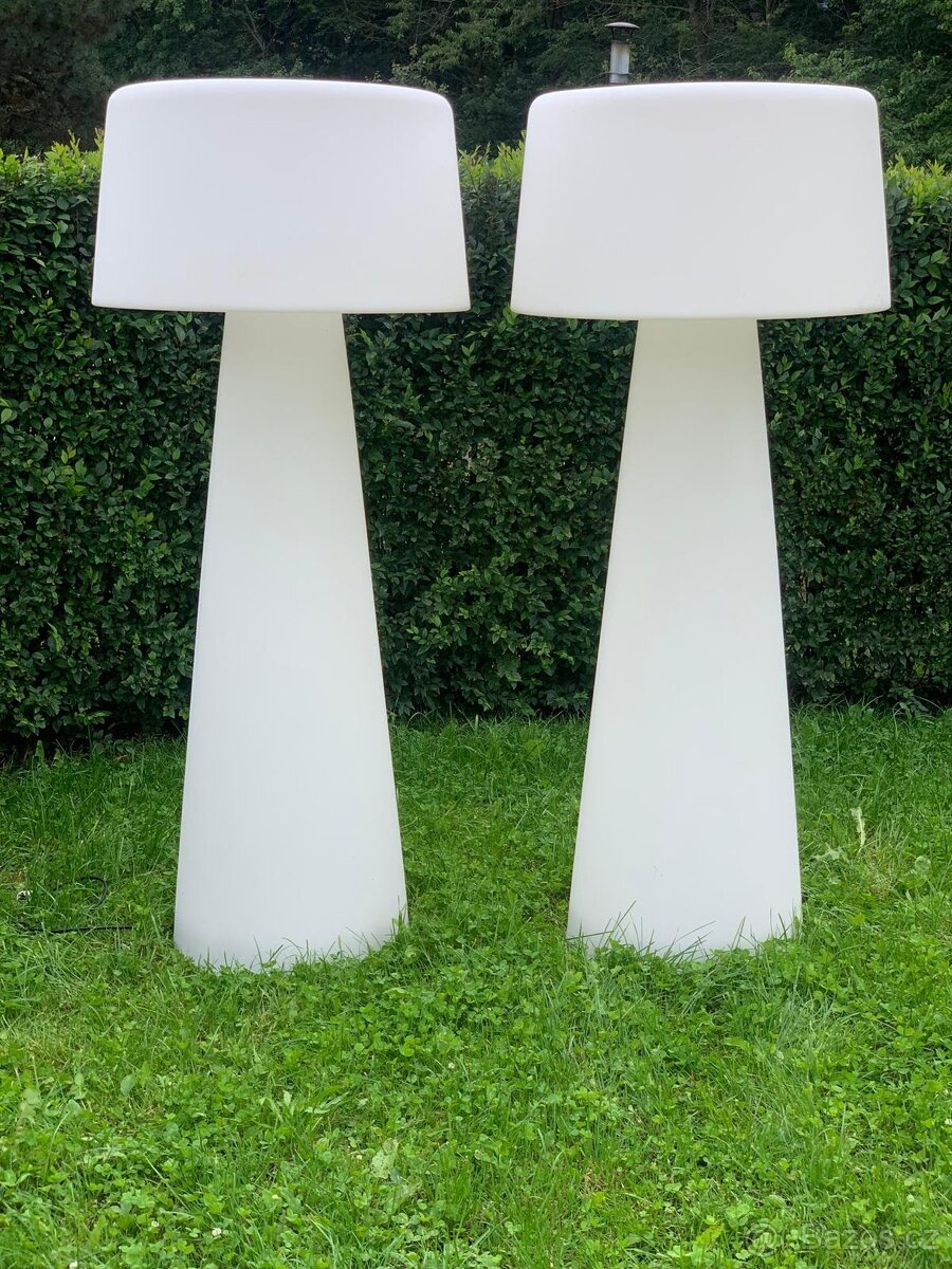 Prodám 2 bílé plastové zahradní lampy Pedrali TIME OUT - 2