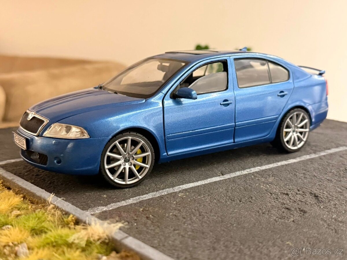 1:18 2006 Škoda OCTAVIA II RS - PAUDI (prerábka) - 2