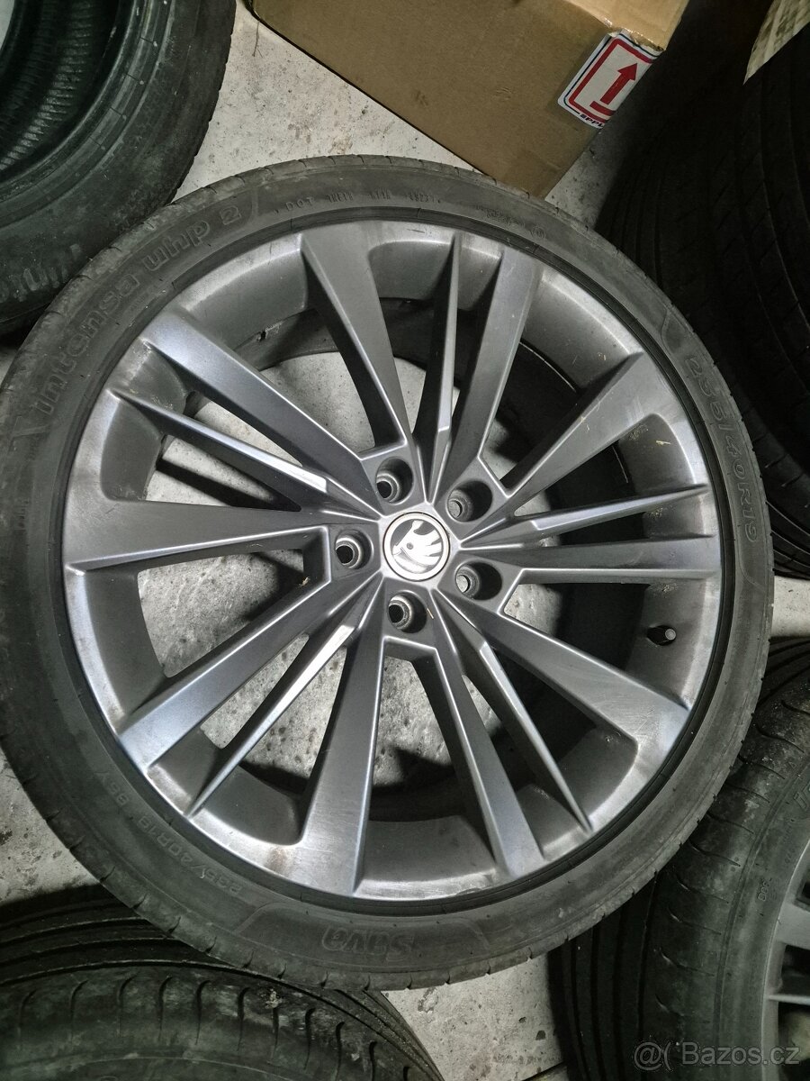 5x112 235/40 R19 - 2