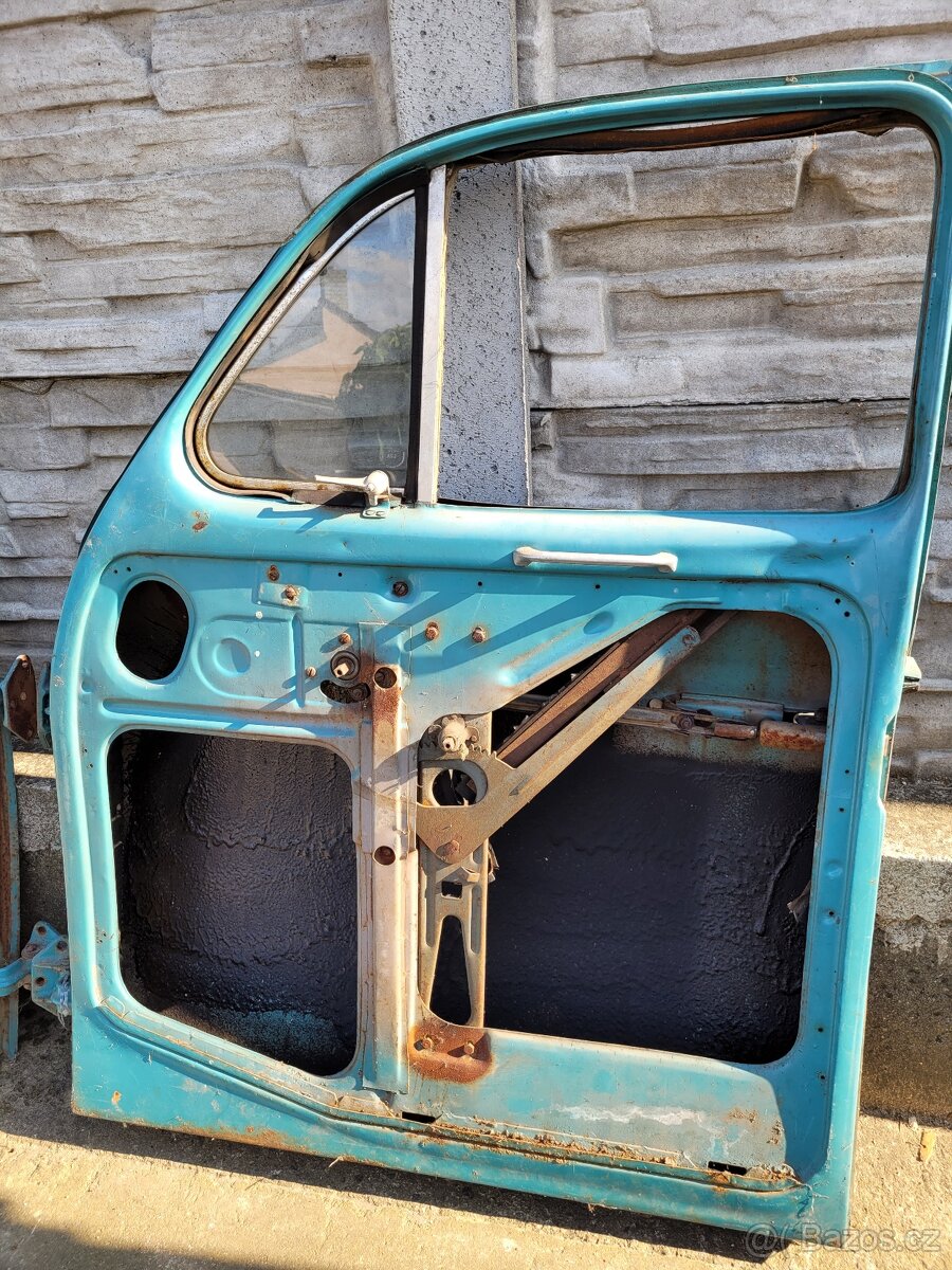 dveře škoda 1202 - 2