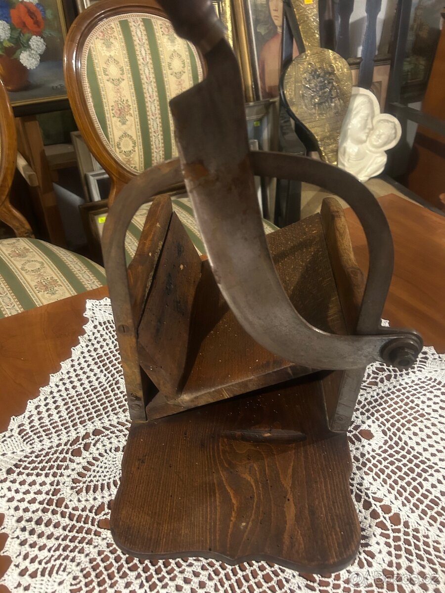 Starožitný ruční kráječ chleba - 2