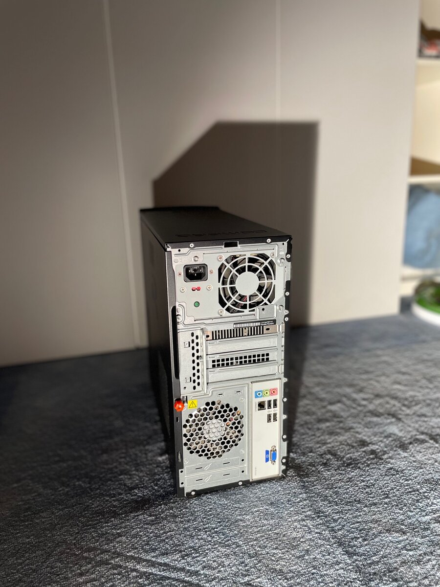 Starší HP Compaq s Windows 10 - 2