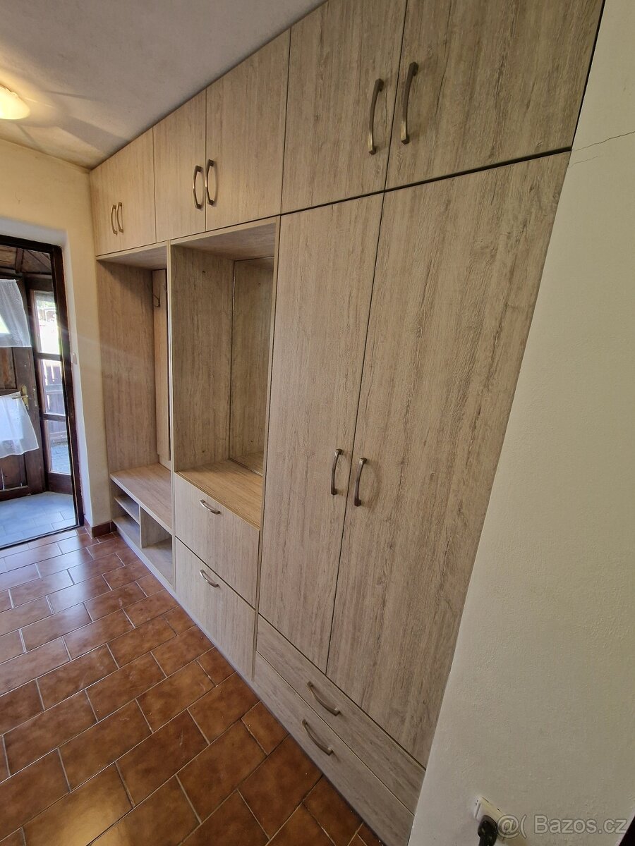 Předsíňová stěna - 2