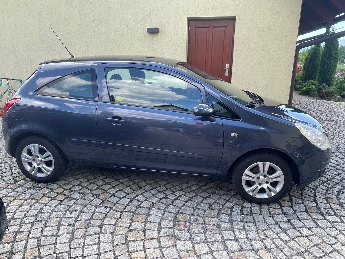 Opel Corsa D 1.2 Nízký nájezd - 2