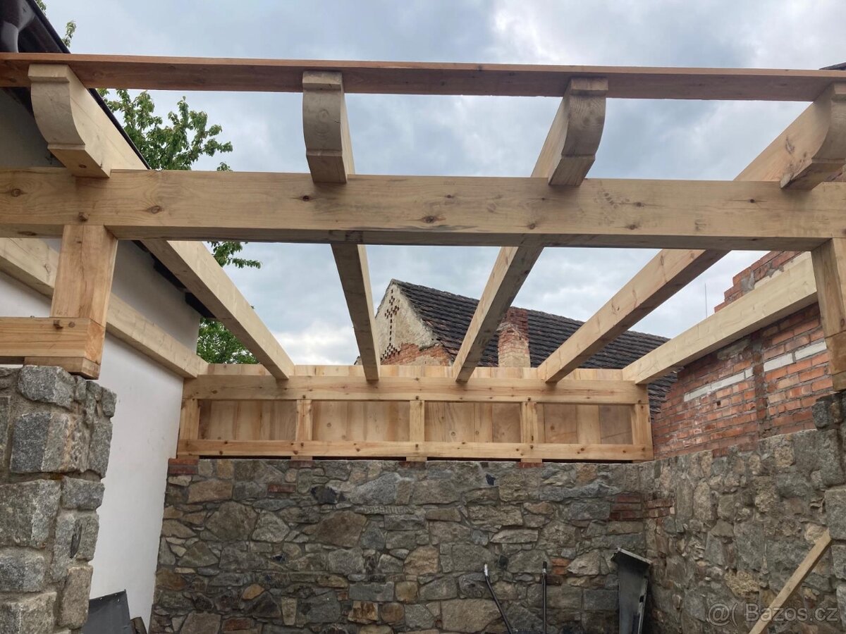 Stavební řezivo - hranoly fošny prkna latě trámy - 2
