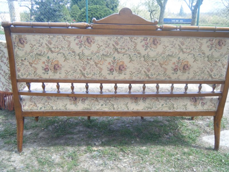 Starožitná sedačka sofa+dvě křesla+skříň - 2