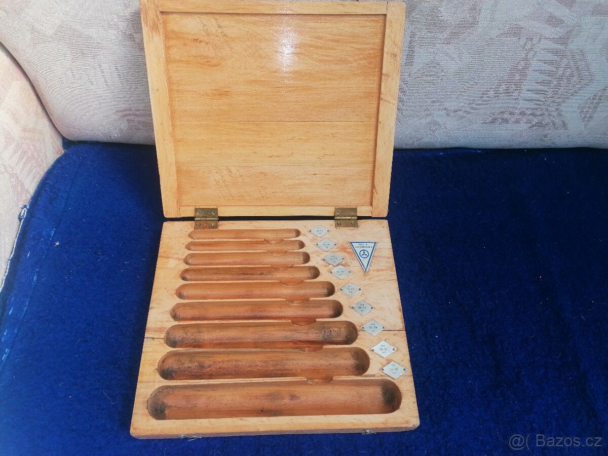 Dřevěná krabíčka na ukládání zkumavek. - 2