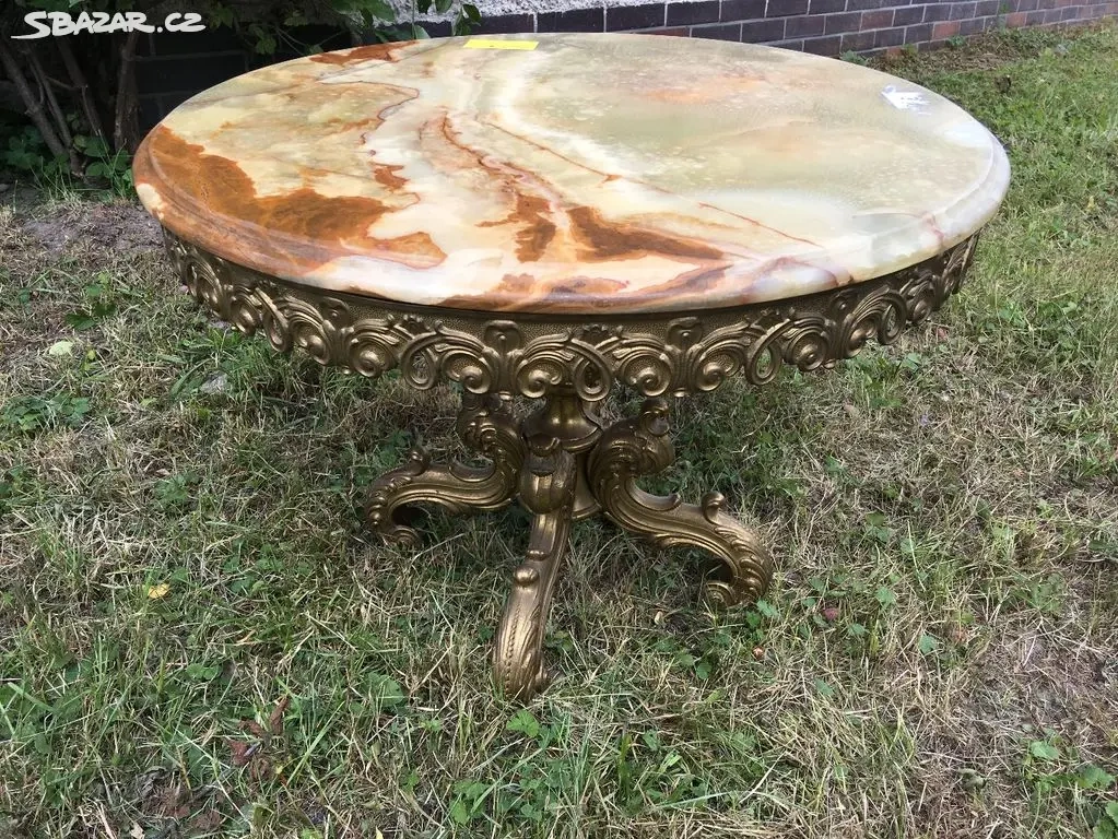 STAROŽITNÁ KŘESLA A STOLEK S VĚNOVÁNÍM ARAB.ŠEJKA - 2