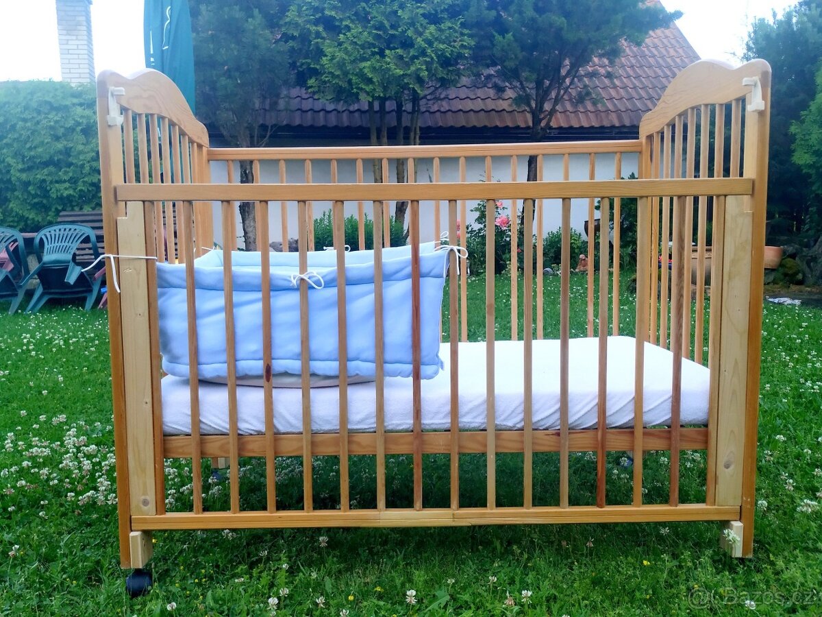 Postýlka skládací mobilní, židlička krmící, postýlka dřevěná - 2