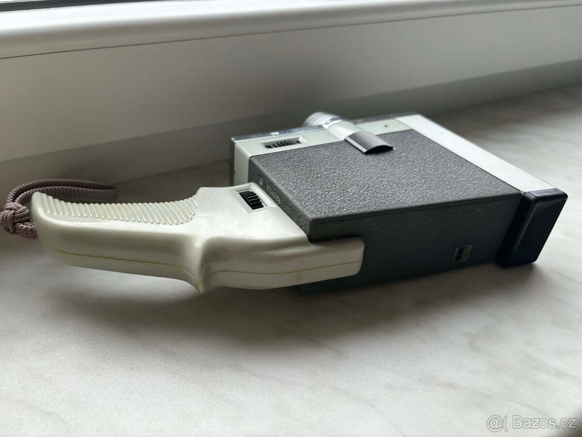 Stará filmová kamera 8 mm + originální kožené pouzdro - 2