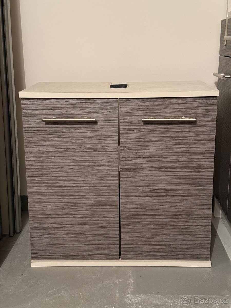 Prodám set 3 skříněk do koupelny - 2